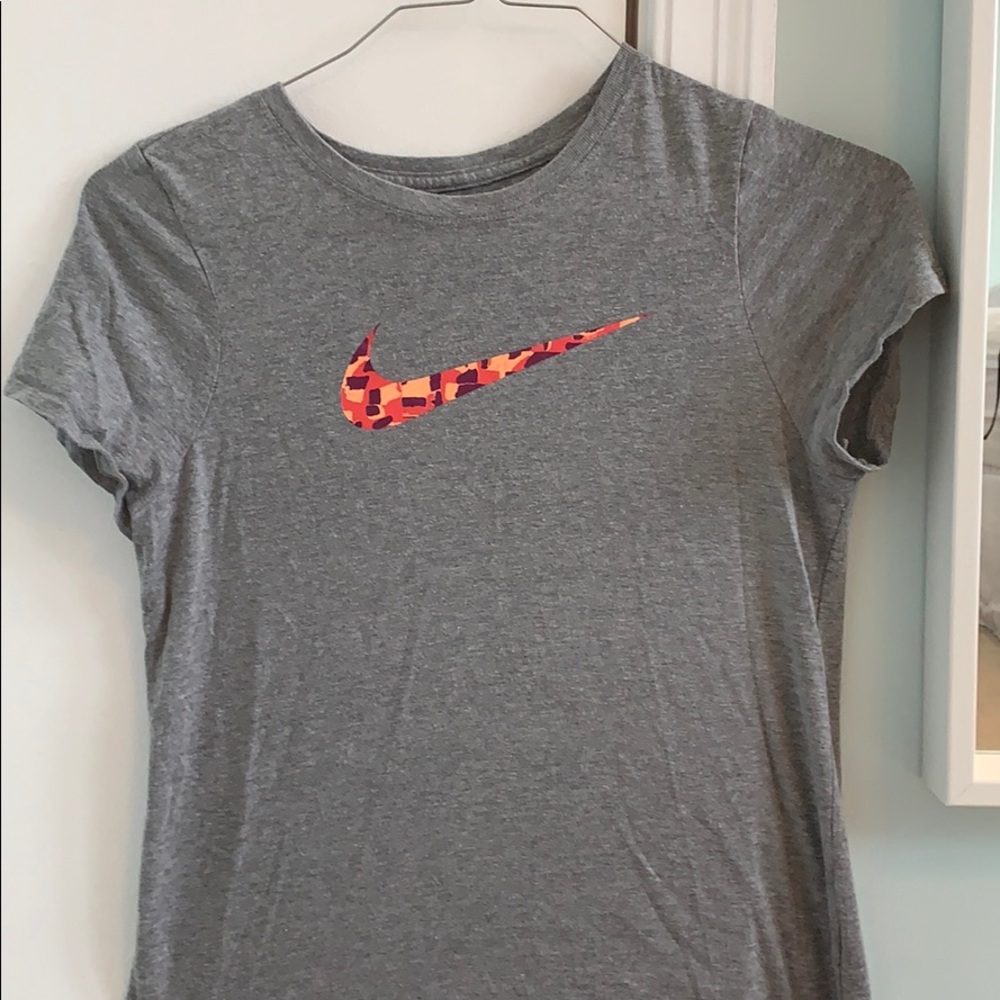 NIKE T SHIRT